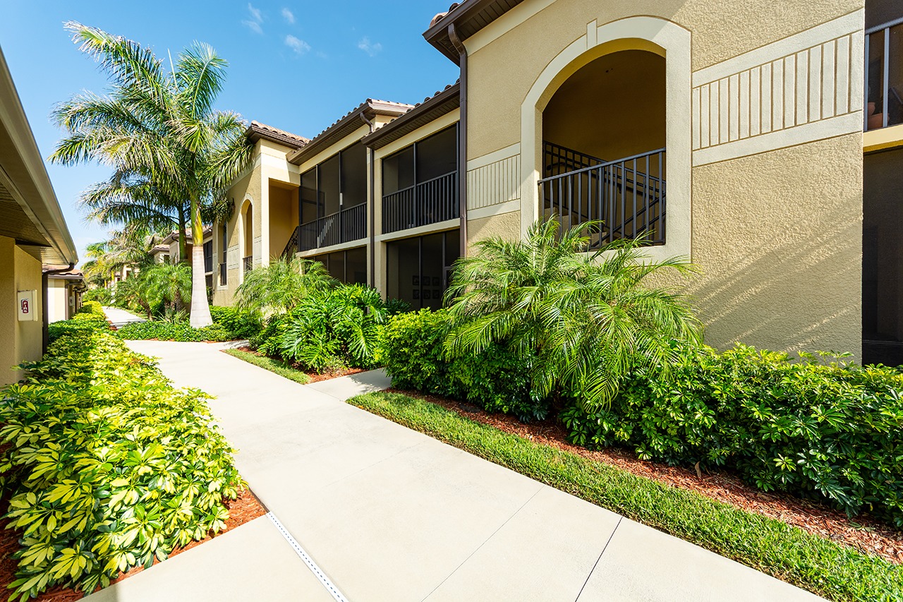 River Strand Verandas